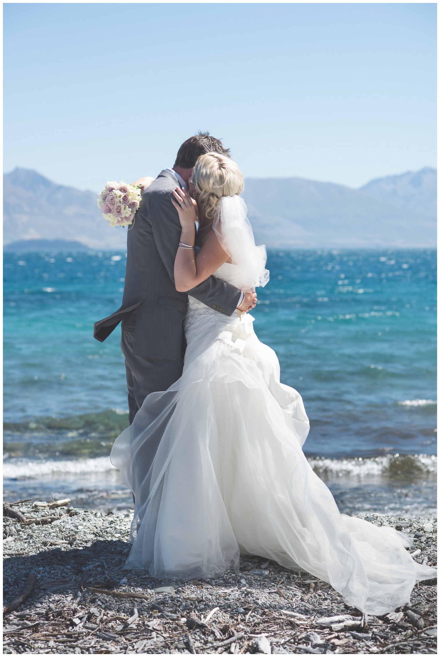 Queenstown-Wedding-Photographer-Invercargill-Wanaka-Amazing-Lake-Mountain3