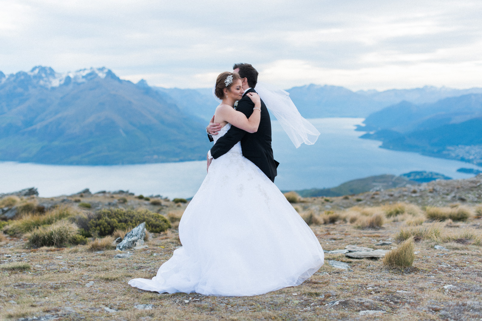 Gore-Invercargill-Wedding-Photographer-Queenstown-Wanaka-Destination-Elope-New-Zealand-Mountains-Helicopter29
